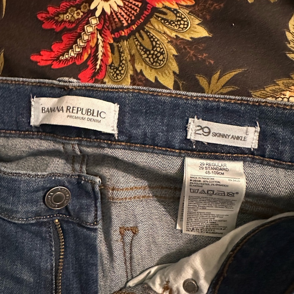 Women’s Jeans - Picture 2 of 2